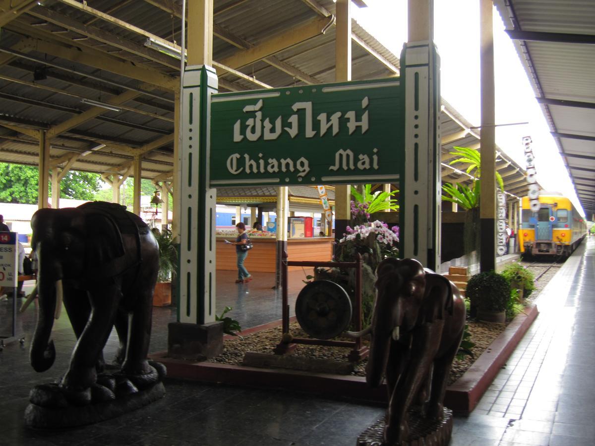 Supanich Railway Station Aparthotel Chiang Mai Bagian luar foto